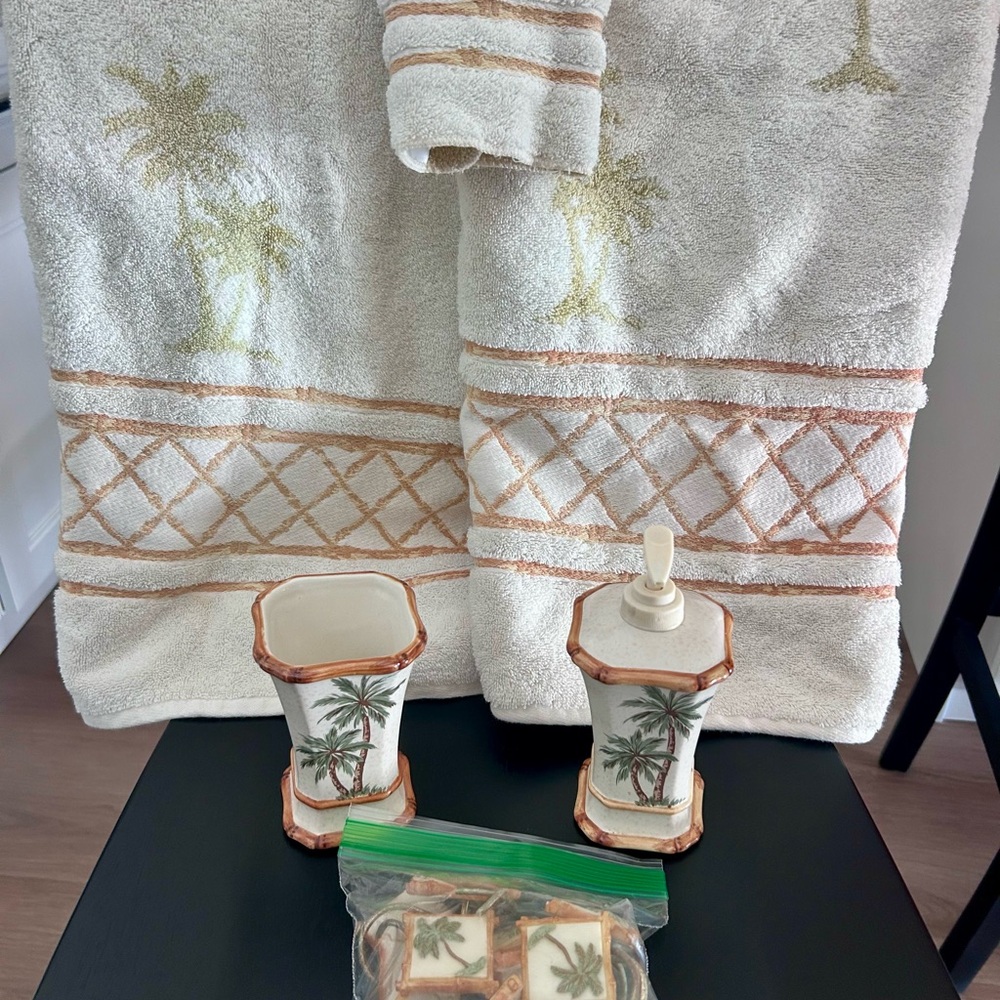Palm Tree Bath Decor Set